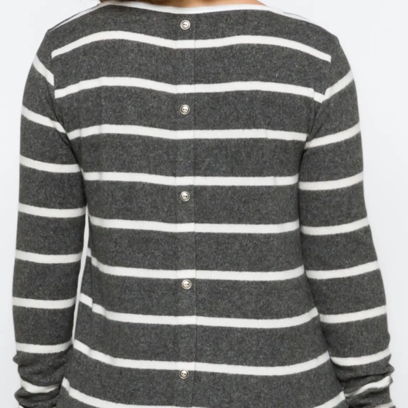 Pink Clover Kamie Button Back Detail Knit Top - Picture 3 of 4